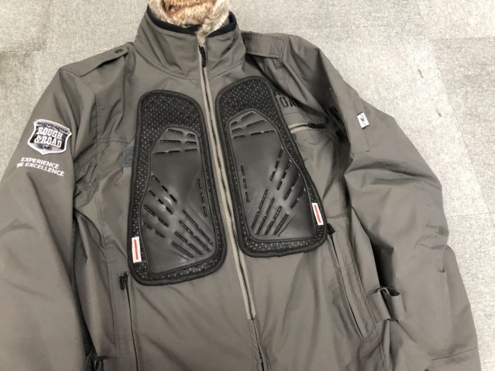ラフアンドロードのジャケットと胸部プロテクター