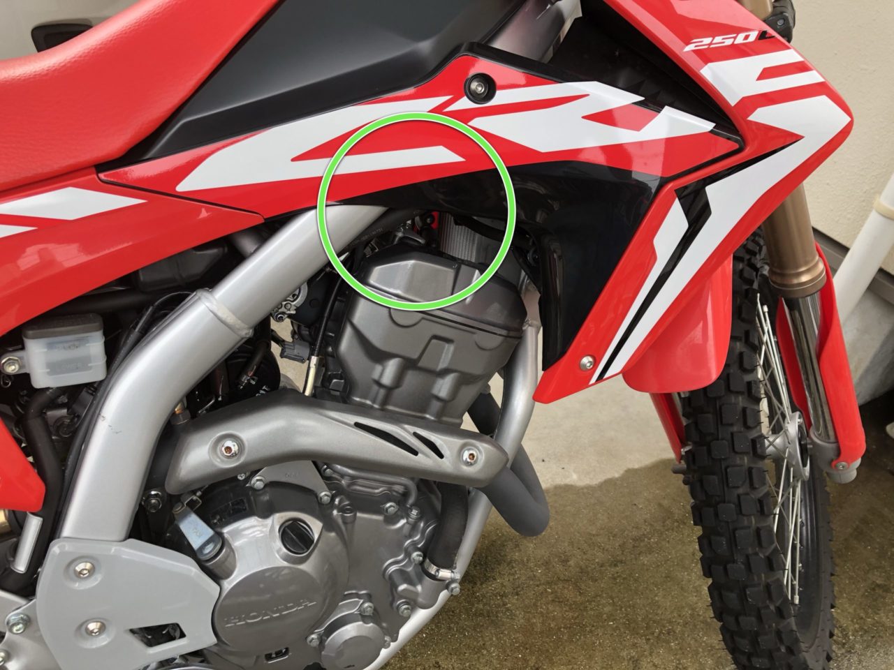 Crf250lのアクセルワイヤー スロットル遊び調整